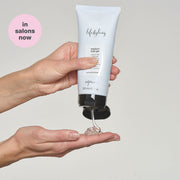 milk-shake-lifestyling-medium-hold-gel-in-hand-2